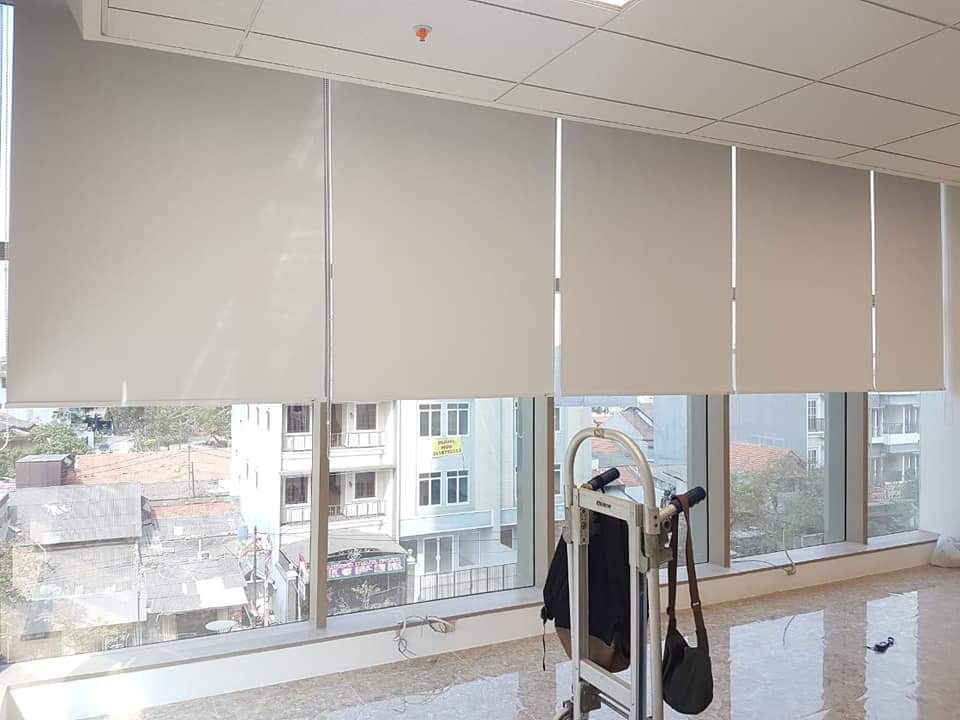 Roller Blind Blackout Sharp Point